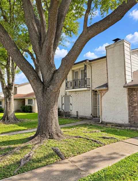 Townhouse For Sale - 13115 Clarewood Drive<br/> Houston, TX 77072
