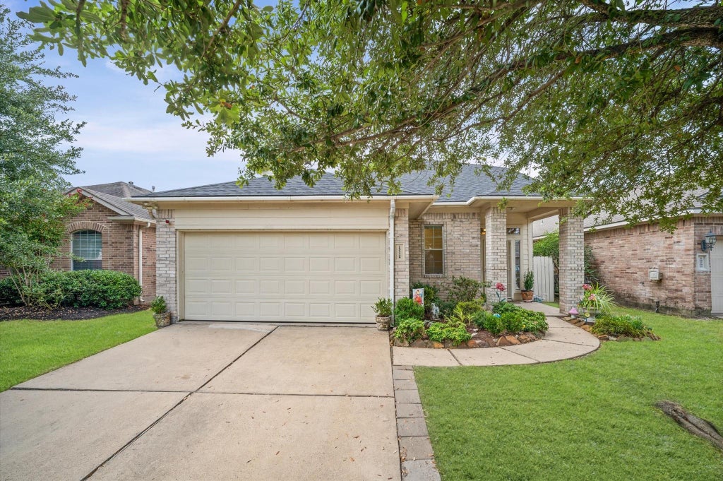 Photo of 15726 Flagstone Walk Way, Houston, TX 77049 (MLS # 32836636)