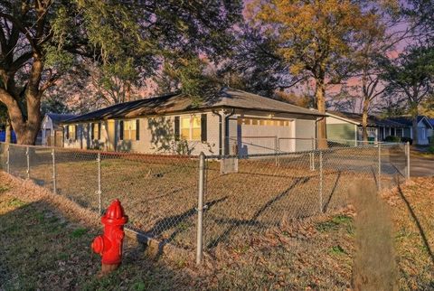 Homes For Sale - 321 S 44th Street<br/> Orange County, Orange, TX 77630