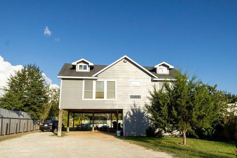 Photo of 704 County Road 3554, Cleveland, TX 77327 (MLS # 77986263)