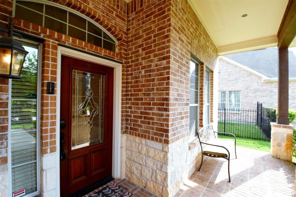 Photo of 30 Granite Path Place, The Woodlands, TX 77389 (MLS # 22533073)