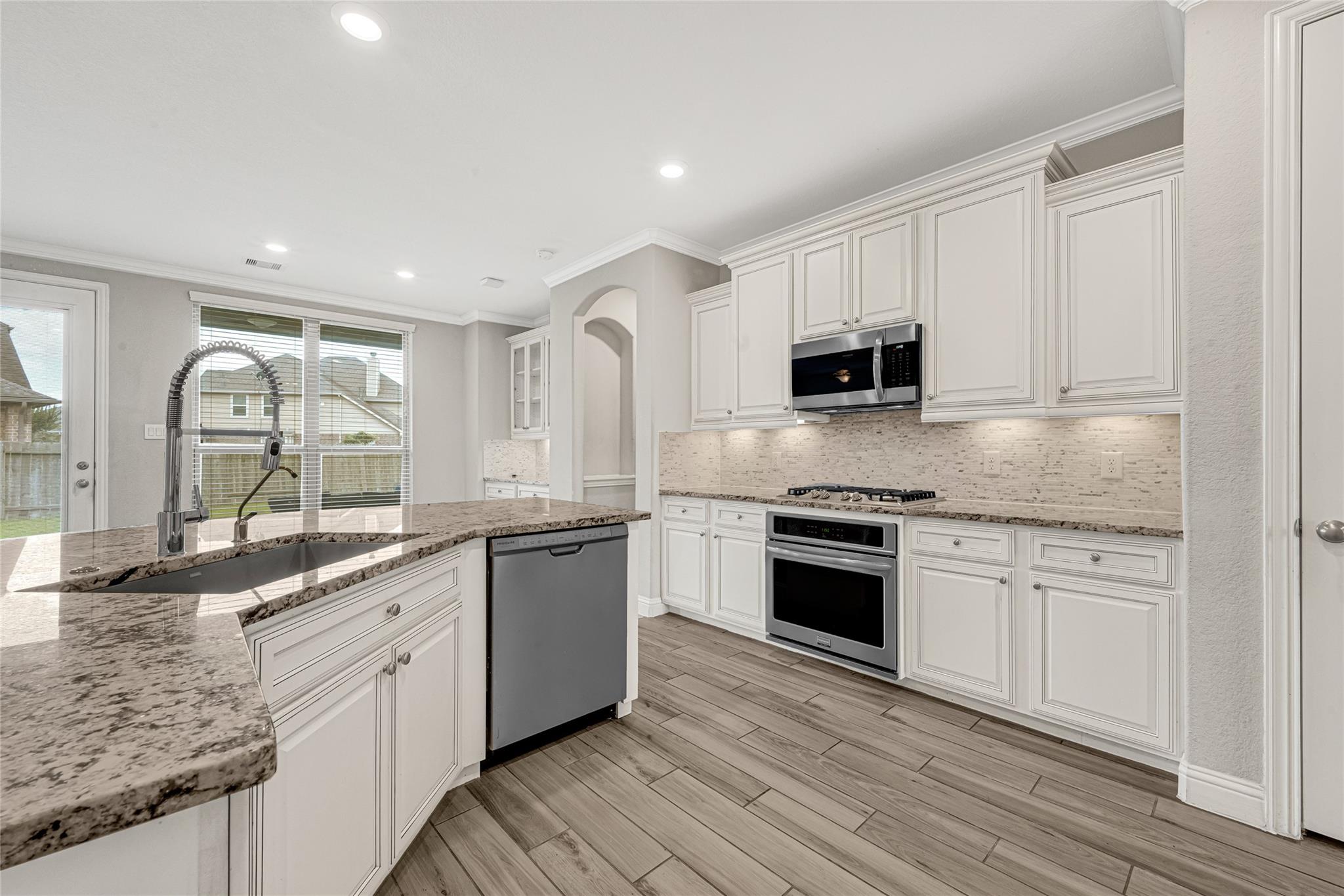 7346 Enchanted Island Lane
