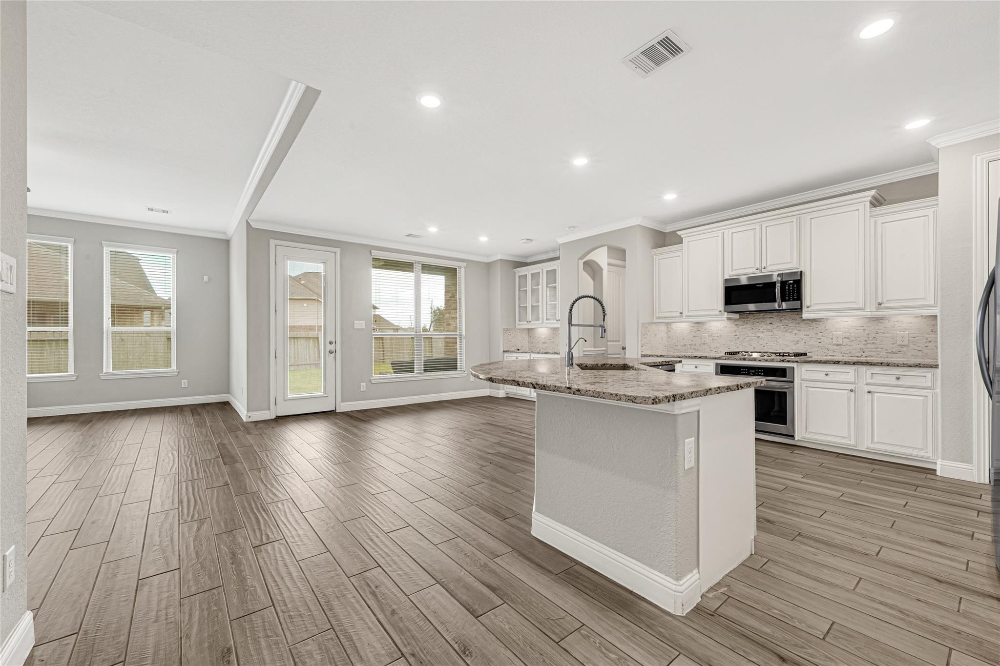 7346 Enchanted Island Lane