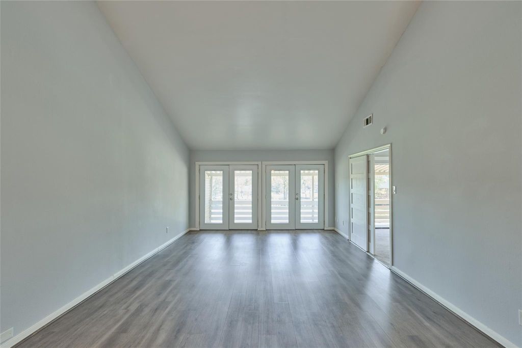 Photo of 192 April Point Drive N, Montgomery, TX 77356 (MLS # 20368579)