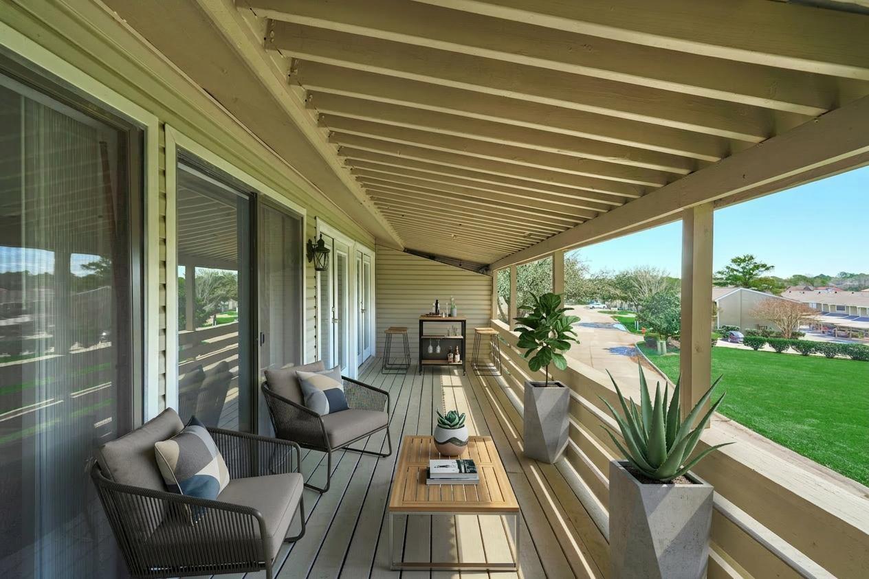 192 April Point Drive N