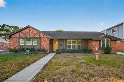 Photo of 5211 Hummingbird Street, Houston, TX 77035 (MLS # 2338573)