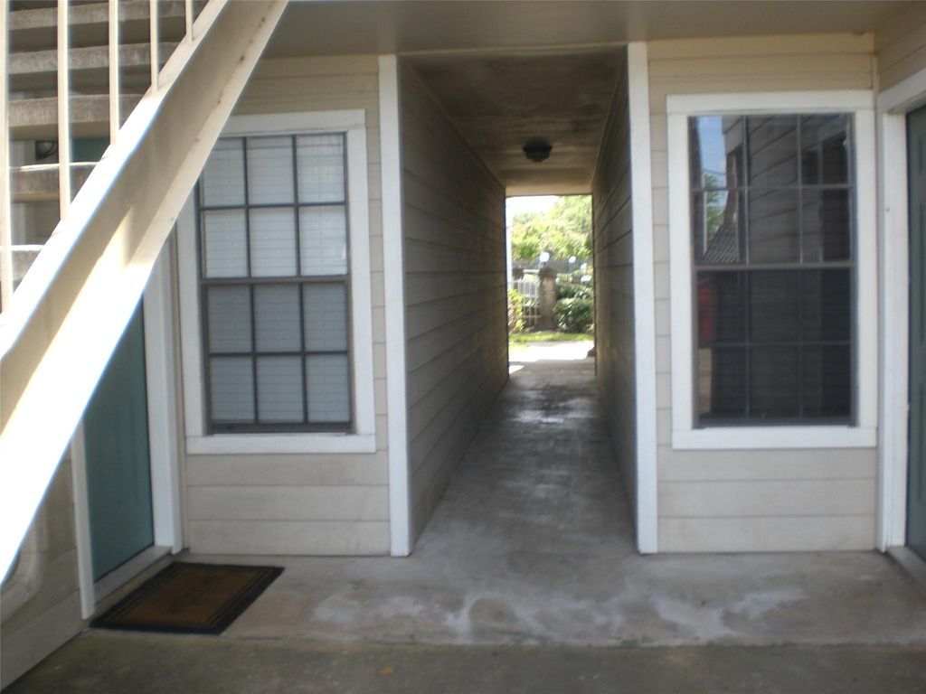 Photo of 12660 Ashford Point Drive #713, Houston, TX 77082 (MLS # 87968291)