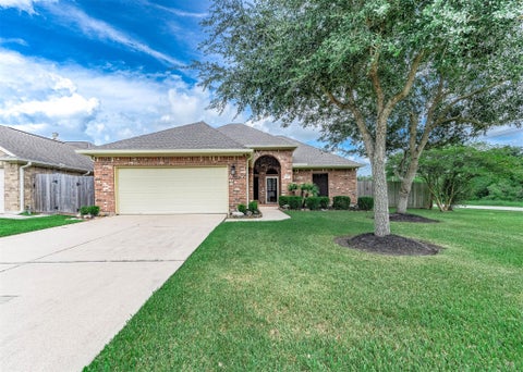 Photo of 2237 Jernigan Ford, Dickinson, TX 77539 (MLS # 26448402)