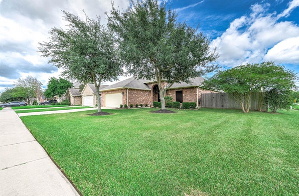2237 JERNIGAN FRD, DICKINSON, TX 77539 - Image 626ed06403b0656dff12a719a9b2d5b6/896482253