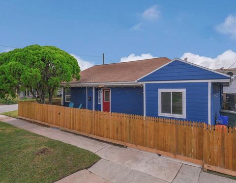 Photo of 1317 26th Street, Galveston, TX 77550 (MLS # 73390268)