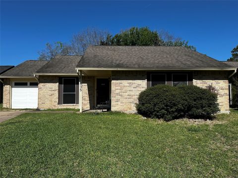 Photo of 635 Jeff Davis Dr, Richmond, TX 77469 (MLS # 76576320)