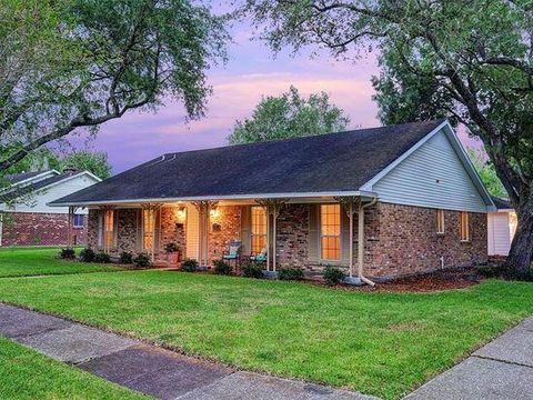 Photo of 6031 Cerritos Drive, Houston, TX 77035 (MLS # 77743123)