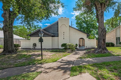 Photo of 4410 Belle Hollow Dr Drive, Houston, TX 77084 (MLS # 92423047)