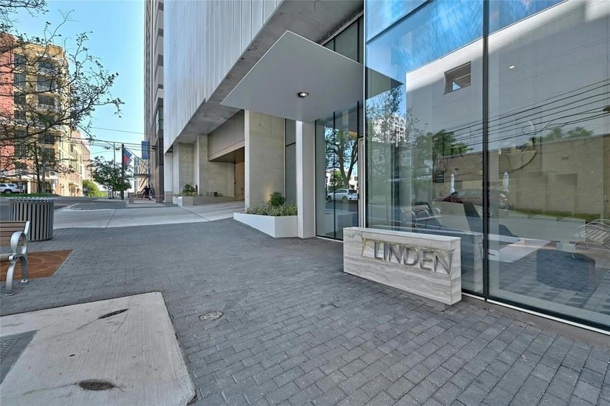 313 W 17th Street 2003