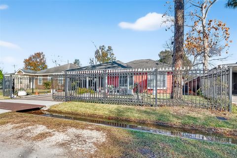 Tiny photo for 10313 Chadwick Street, Houston, TX 77029 (MLS # 69125416)