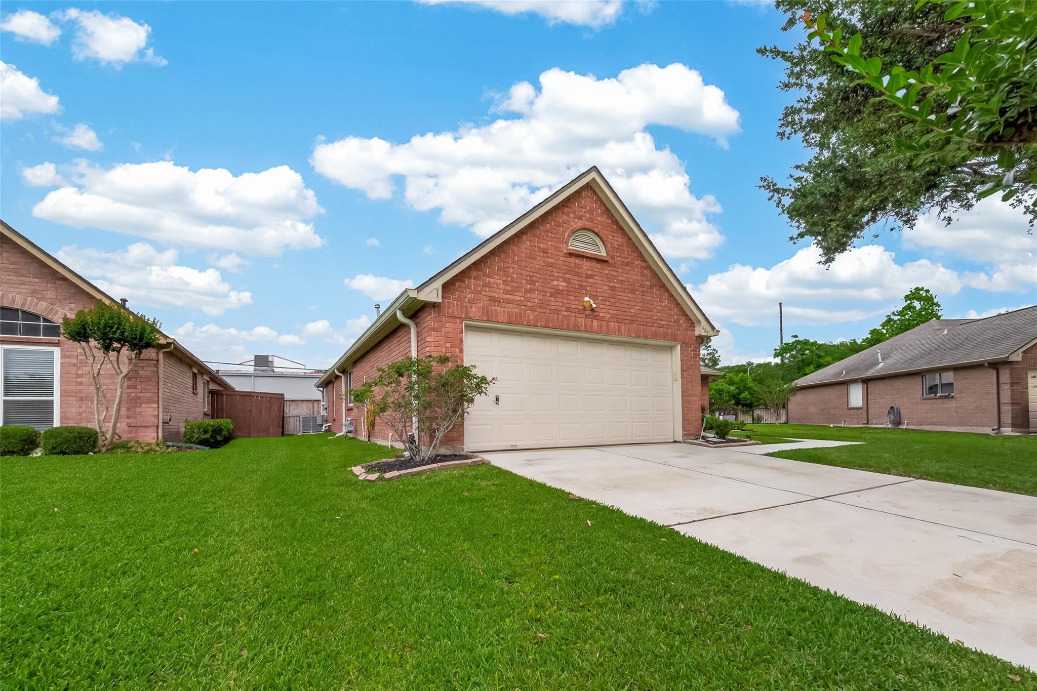 602 W Larkspur Circle