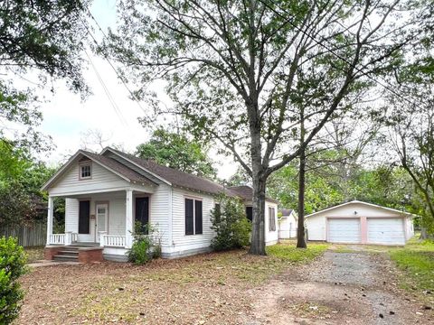 Photo of 1011 Prairie Street, Columbus, TX 78934 (MLS # 41935159)