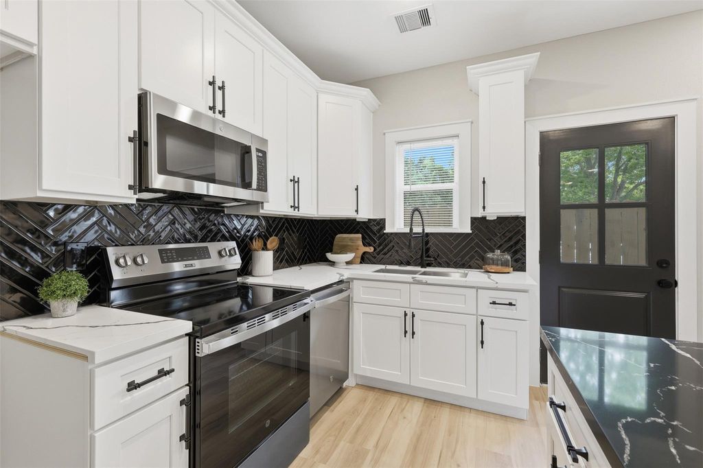 Photo of 4719 Mallow Street, Houston, TX 77033 (MLS # 97797071)