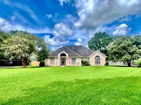 Photo of 6005 Lakeside Drive, Liberty, TX 77575 (MLS # 83554904)