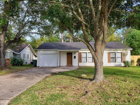 Photo of 3270 Willowood Drive, Beaumont, TX 77703 (MLS # 76176050)