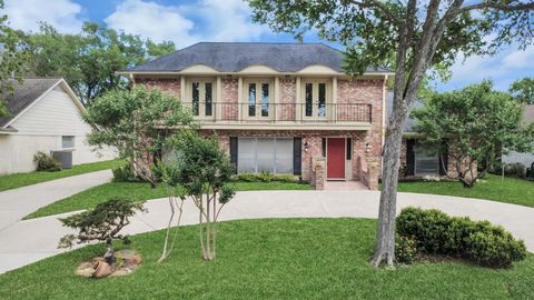 Photo of 839 Longview Drive, Sugar Land, TX 77478 (MLS # 13657825)