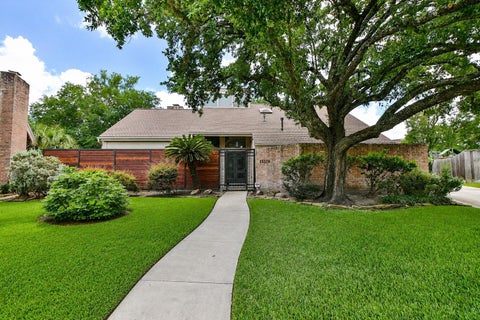 Photo of 11519 Rocky Bend Drive, Houston, TX 77077 (MLS # 32010752)