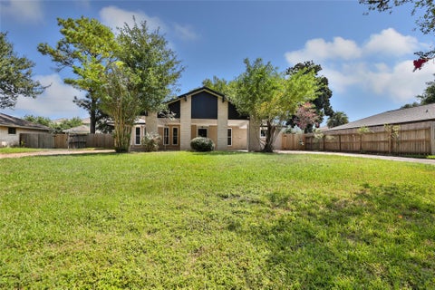 Photo of 4308 Pine Shadows Street, Dickinson, TX 77539 (MLS # 90015282)