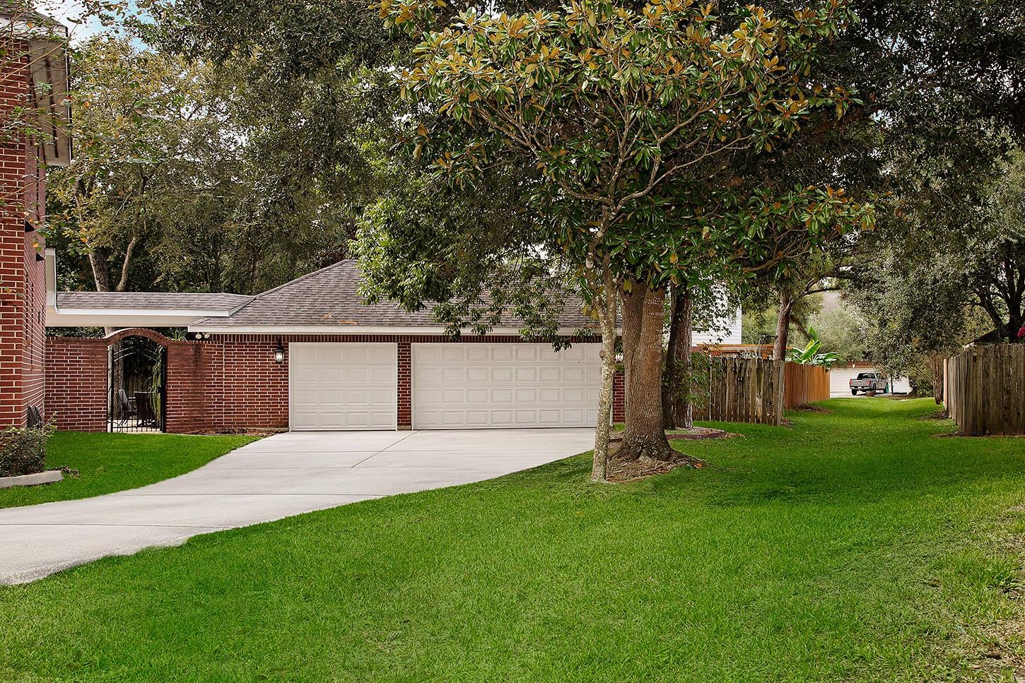 2 Taupewood Place