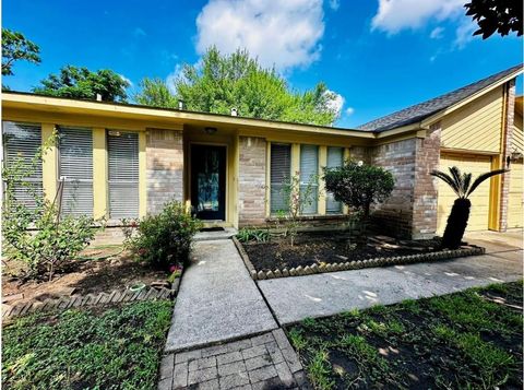 Homes For Sale - 13915 Elkwood Drive<br/> Houston, TX 77038