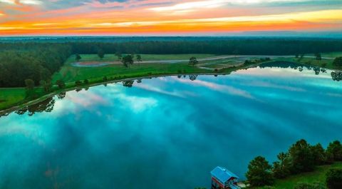 Photo of TBD Lakeside Court Lot 182, Hillister, TX 77624 (MLS # 95059678)