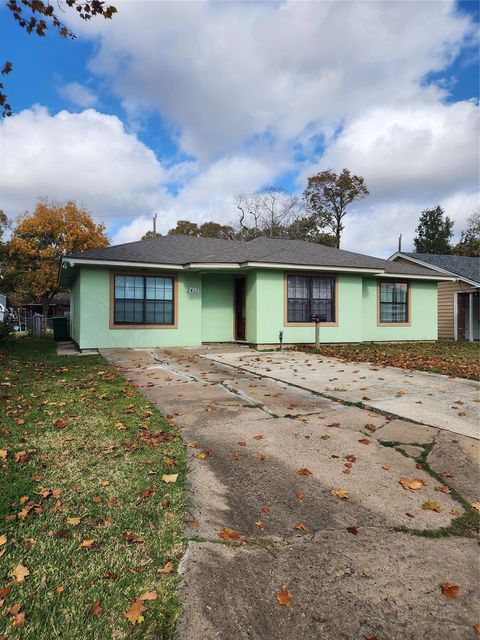 Photo of 2413 Huntington Drive, Pasadena, TX 77506 (MLS # 40576539)