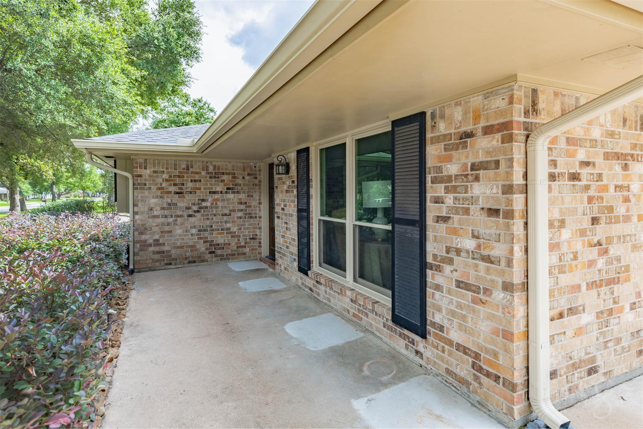 1015 Bluebonnet St
