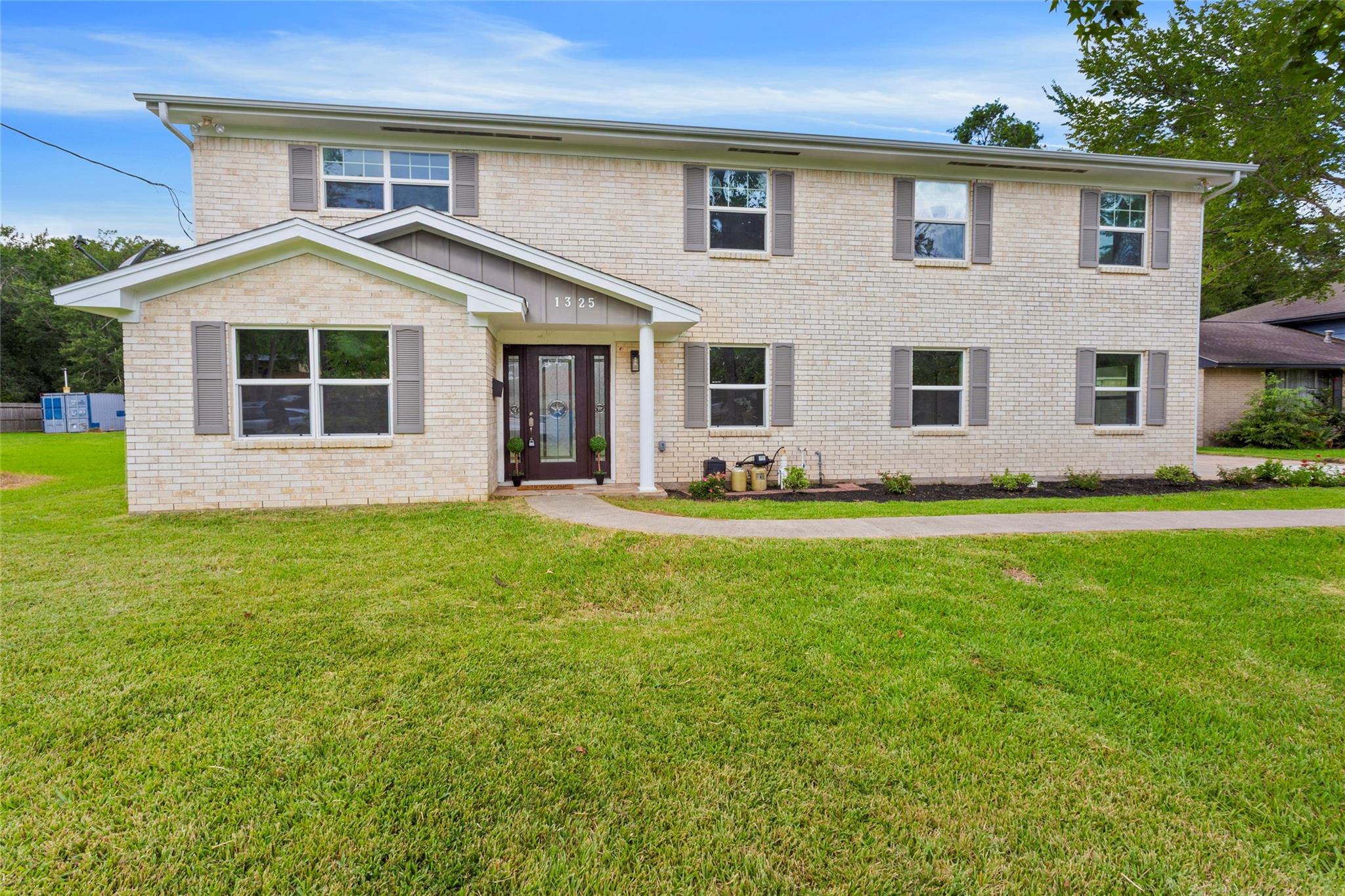 1325 Oak Hollow Drive