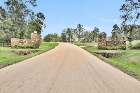 Tiny photo for 12744 Oak Barrel Road, Willis, TX 77378 (MLS # 72418794)