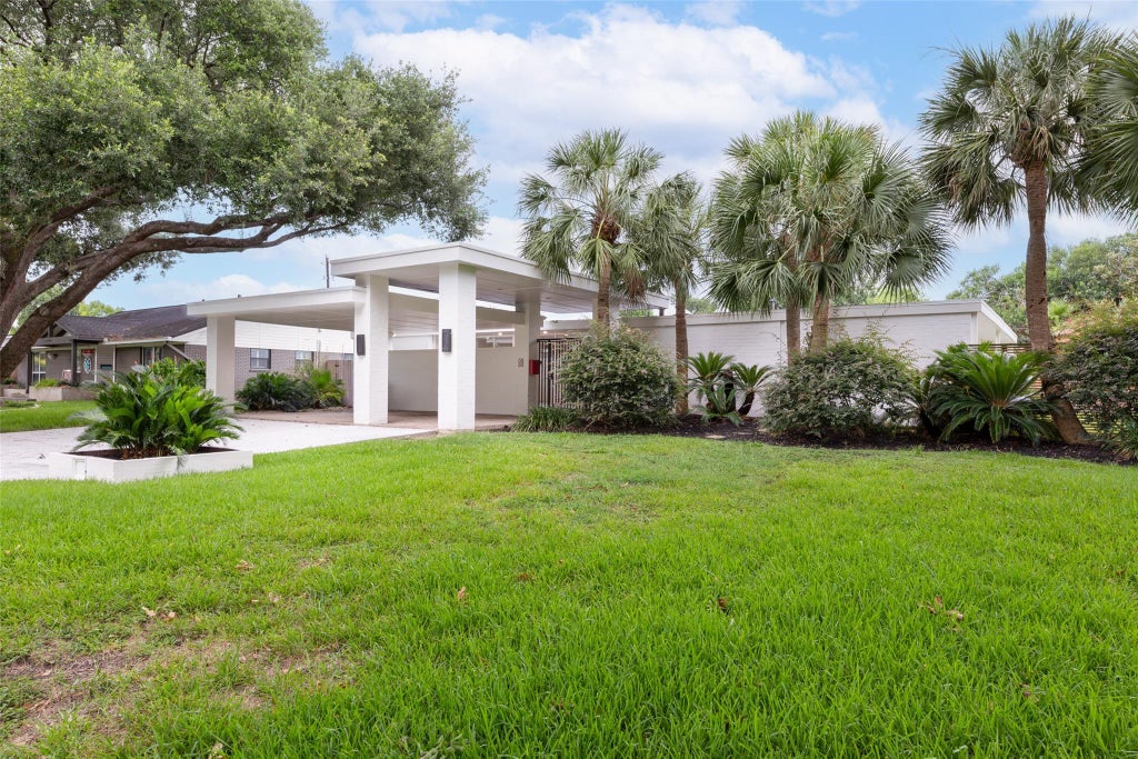 Photo of 10211 Willowgrove Drive, Houston, TX 77035 (MLS # 28392241)