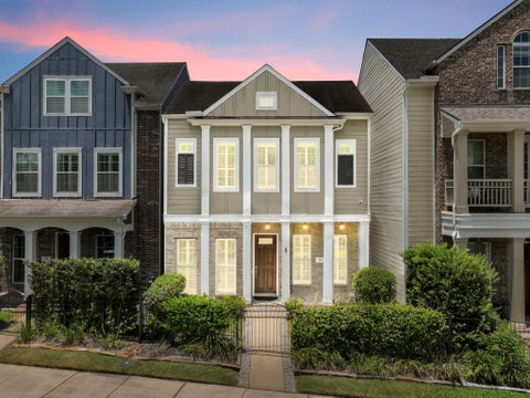 Photo of 19 E Breezy Way, The Woodlands, TX 77380 (MLS # 28500961)