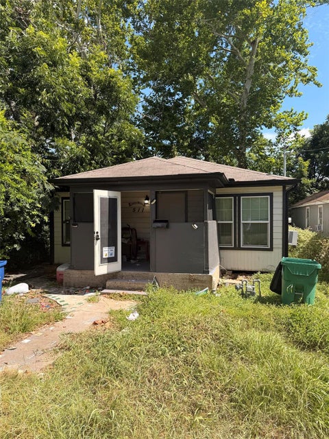 Photo of 511 W Orange Street, Angleton, TX 77515 (MLS # 4551411)