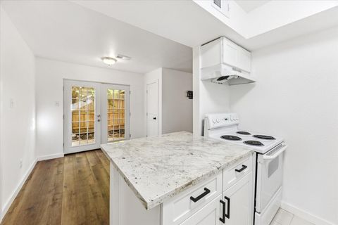 Photo of 1936 Upland Drive, Houston, TX 77043 (MLS # 16275788)