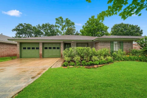 Photo of 10658 Northbrook Drive, Houston, TX 77043 (MLS # 94158058)