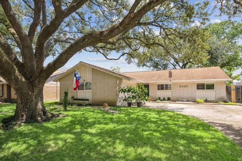 Photo of 8507 Reims Road, Houston, TX 77074 (MLS # 28174995)
