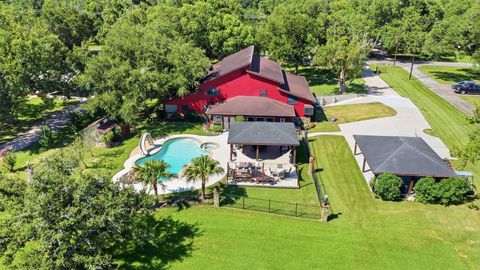 Photo of 2803 County Road 145, Alvin, TX 77511 (MLS # 97323311)