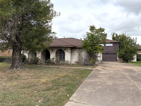 Photo of 13351 Hollypark Drive, Houston, TX 77015 (MLS # 56816590)