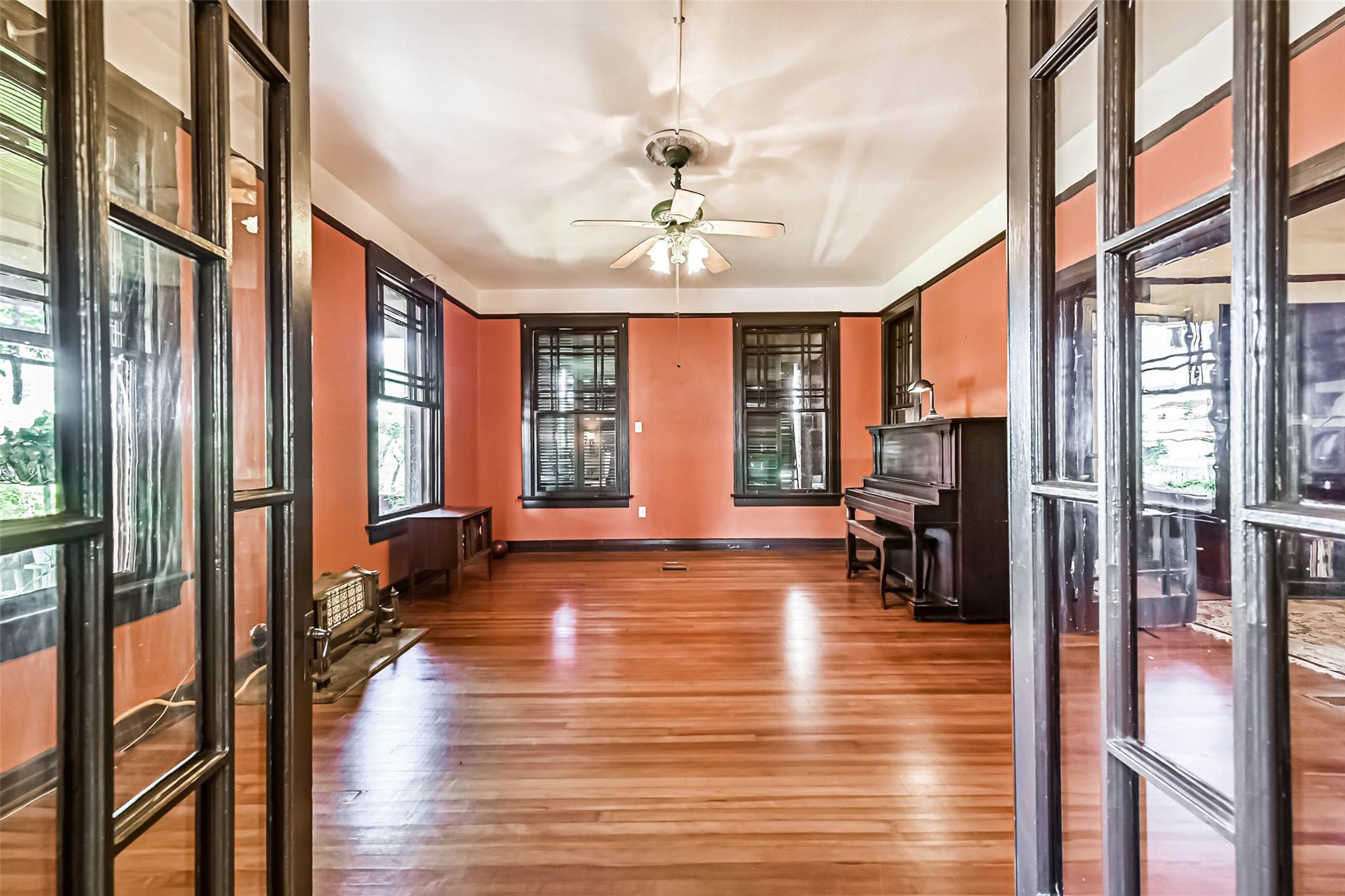 Galveston, Texas 77550, United States, 5 Bedrooms Bedrooms, ,3 BathroomsBathrooms,Residential,Active,222063