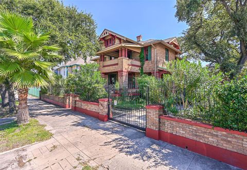 Photo of 2911 Broadway Street, Galveston, TX 77550 (MLS # 10141776)