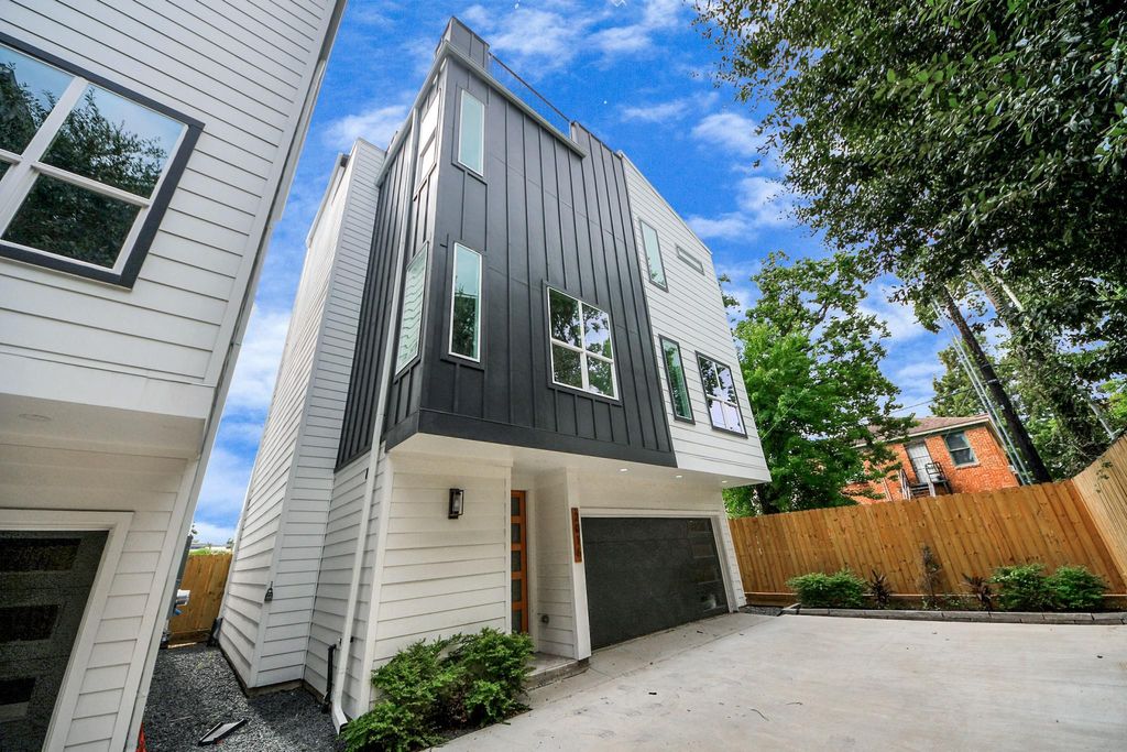 Photo of 2016 Blodgett Street, Houston, TX 77004 (MLS # 83647154)