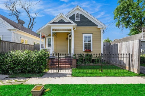 Photo of 1317 Summer Street, Houston, TX 77007 (MLS # 2971939)