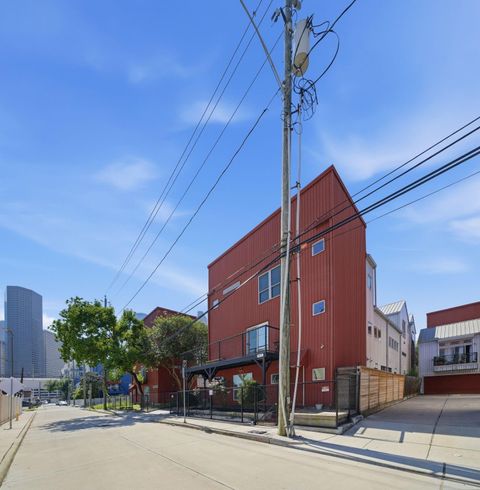 Photo of 913 Saulnier Street, Houston, TX 77019 (MLS # 32493007)
