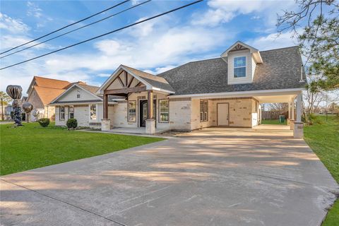 Photo of 402 Bayou Bend, Baytown, TX 77521 (MLS # 94227301)