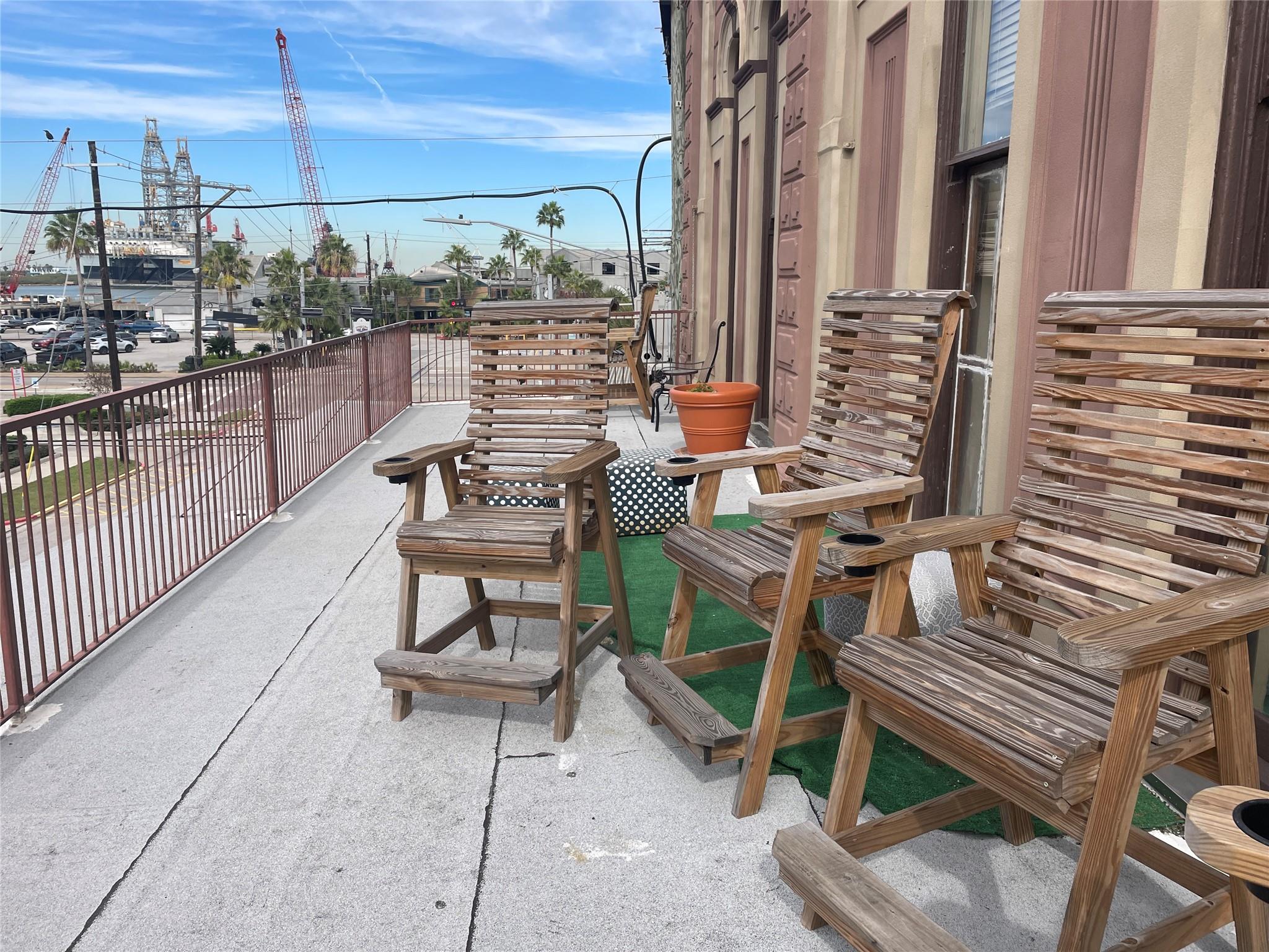 2118 Strand Street 208