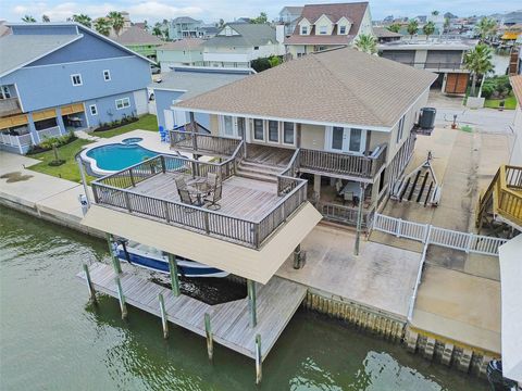 Photo of 214 Bora Bora Drive, Tiki Island, TX 77554 (MLS # 68378422)